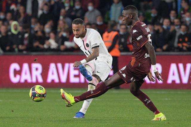 往事不堪回首！哈兰德职业生涯前16场比赛0球0助